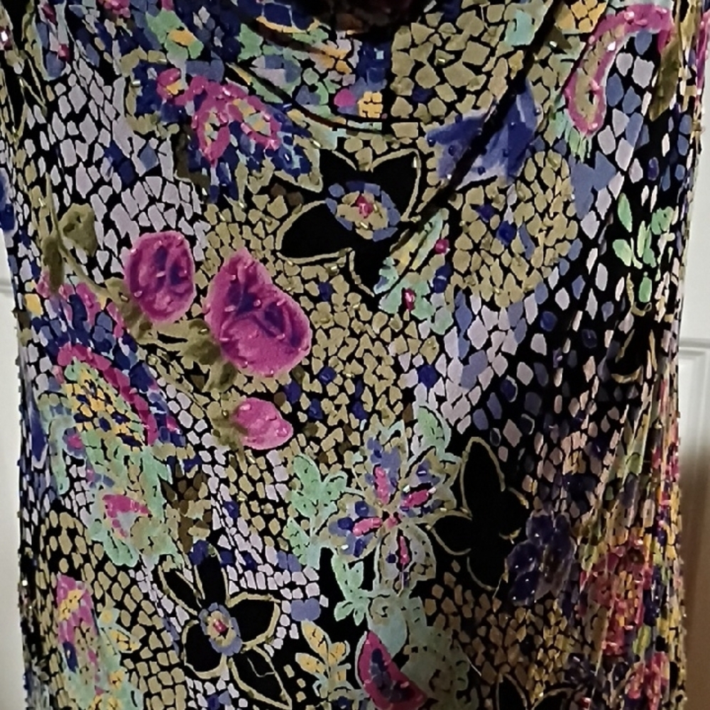 Elegant Floral Midi Dress in Black and Purple - Picture 3 of 4